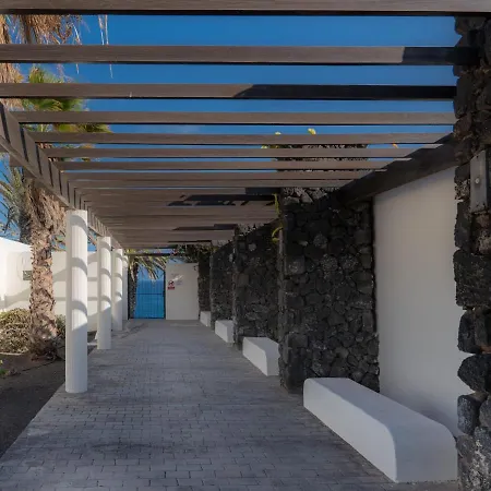 Comfortable Houses Playa Roca Beachfront Access Villa *