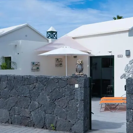 Comfortable Houses Playa Roca Beachfront Access * Costa Teguise