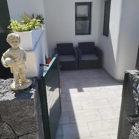 Comfortable Houses Playa Roca Beachfront Access Costa Teguise