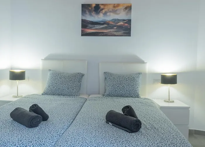 וילה Comfortable Playa Roca Beachfront Access קוסטה טגוויסה