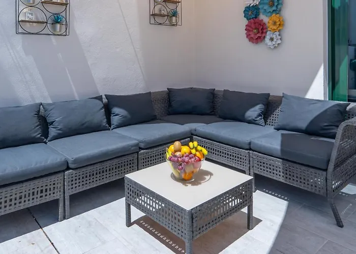 Comfortable Playa Roca Beachfront Access