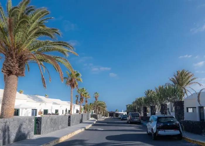 Comfortable Playa Roca Beachfront Access * Costa Teguise