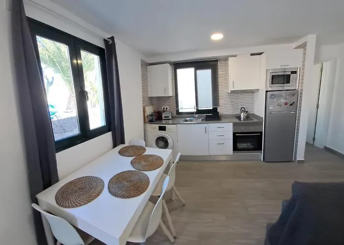 Comfortable Playa Roca Beachfront Access * קוסטה טגוויסה