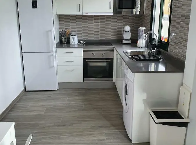 Comfortable Playa Roca Beachfront Access Villa Costa Teguise