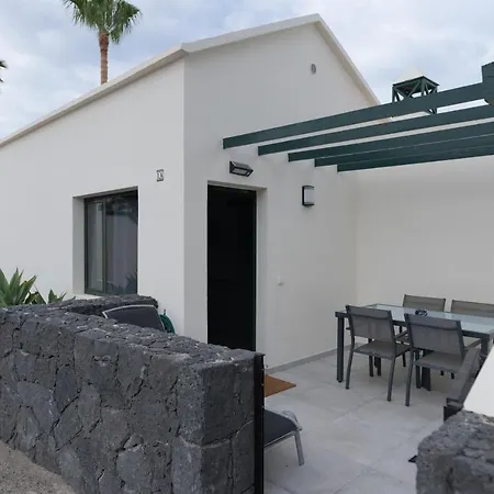 Comfortable Playa Roca Beachfront Access Costa Teguise
