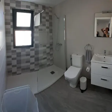 וילה Comfortable Playa Roca Beachfront Access קוסטה טגוויסה