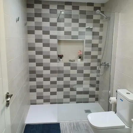 Comfortable Playa Roca Beachfront Access 科斯塔特吉塞