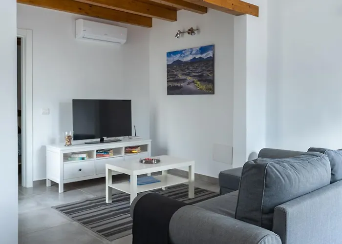 Comfortable Playa Roca Beachfront Access Costa Teguise