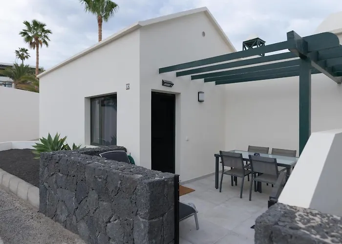 Comfortable Playa Roca Beachfront Access Costa Teguise