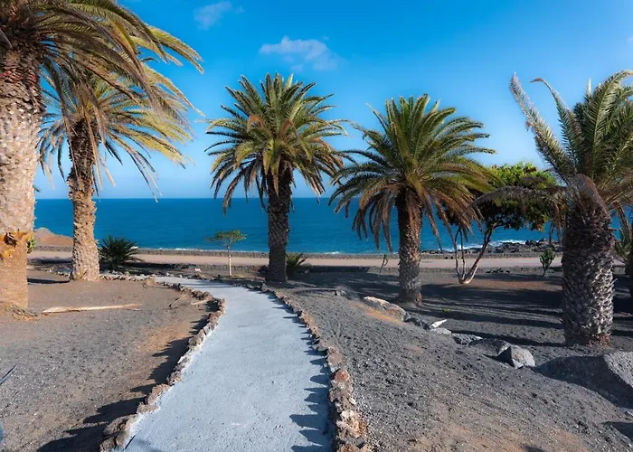 Comfortable Playa Roca Beachfront Access