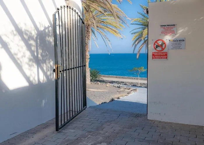 Villa Comfortable Playa Roca Beachfront Access *