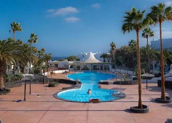 Comfortable Playa Roca Beachfront Access