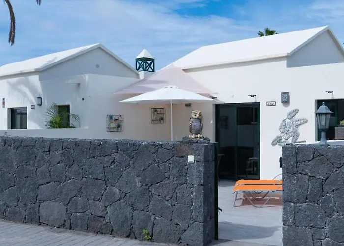 Comfortable Playa Roca Beachfront Access * Costa Teguise