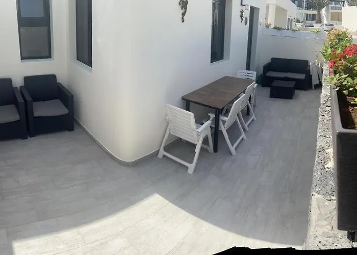 Comfortable Playa Roca Beachfront Access Costa Teguise